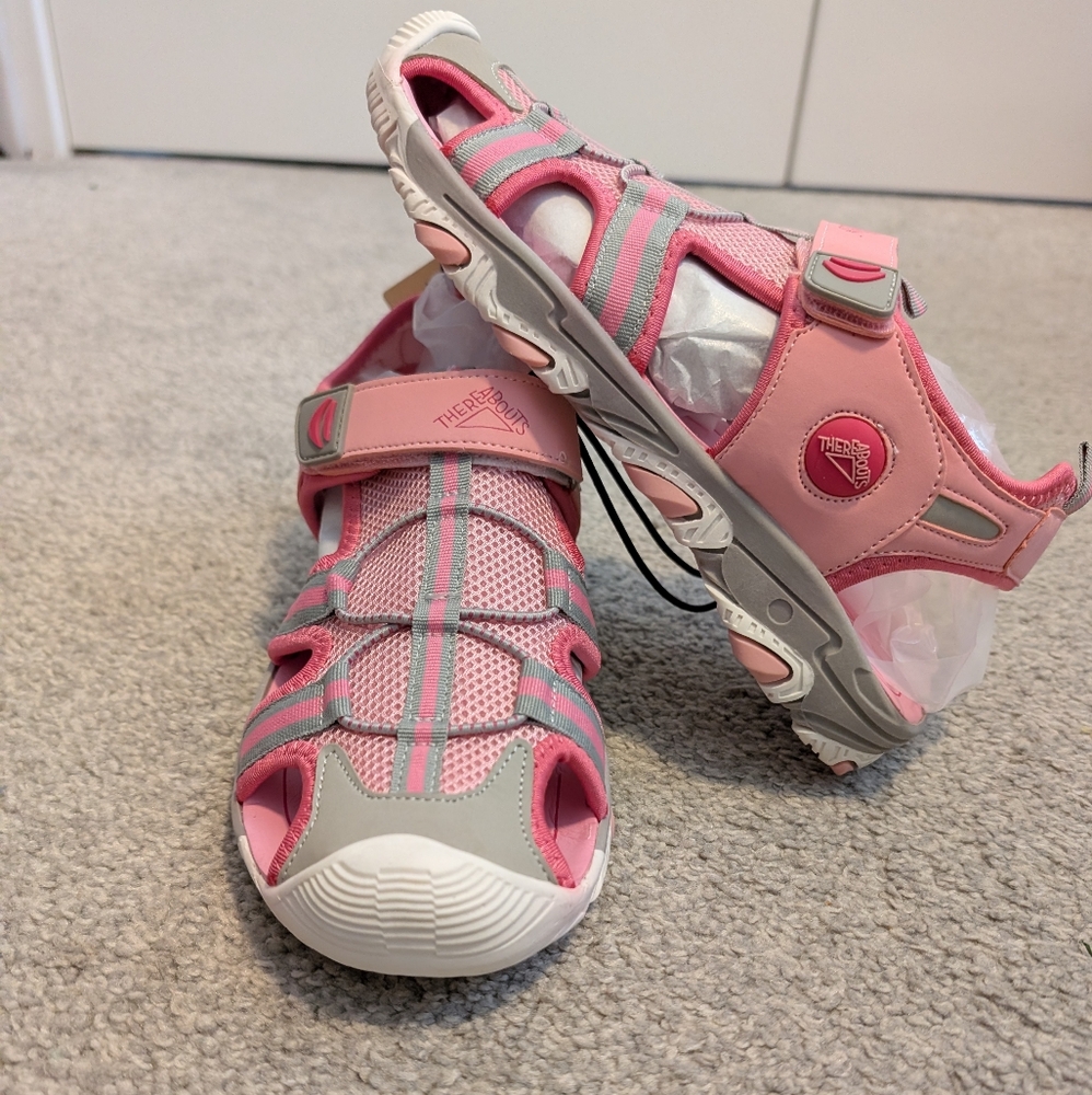 Thereabouts Women's Pink and Gray Sandals
